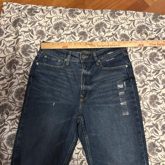 NWT Free Assembly Straight Distressed Jeans 8 - Picture 10 of 12
